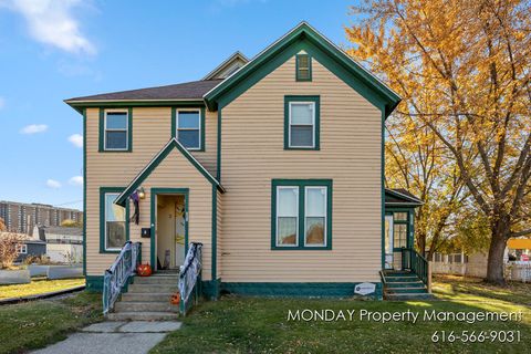 Photo of 263 W Muskegon Avenue, Muskegon, MI 49440 (MLS # 26019126)