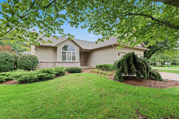 6915 FAIRWAY VISTA DR SE, CALEDONIA, MI 49316 - Image d96aa0410ff12fb5a54d56198541d2c2/302904725