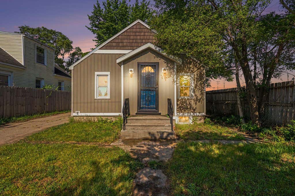 Photo of 2617 Fairfield Street, Muskegon, MI 49441 (MLS # 26027827)