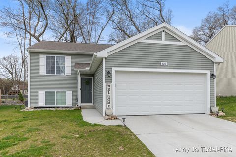 829 Hollyhock Drive, Greenville, MI 48838 - MLS#: 25019835