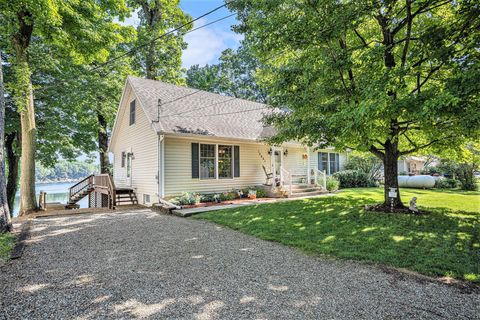 Photo of 15891 Lakeview Drive, Buchanan, MI 49107 (MLS # 26017289)