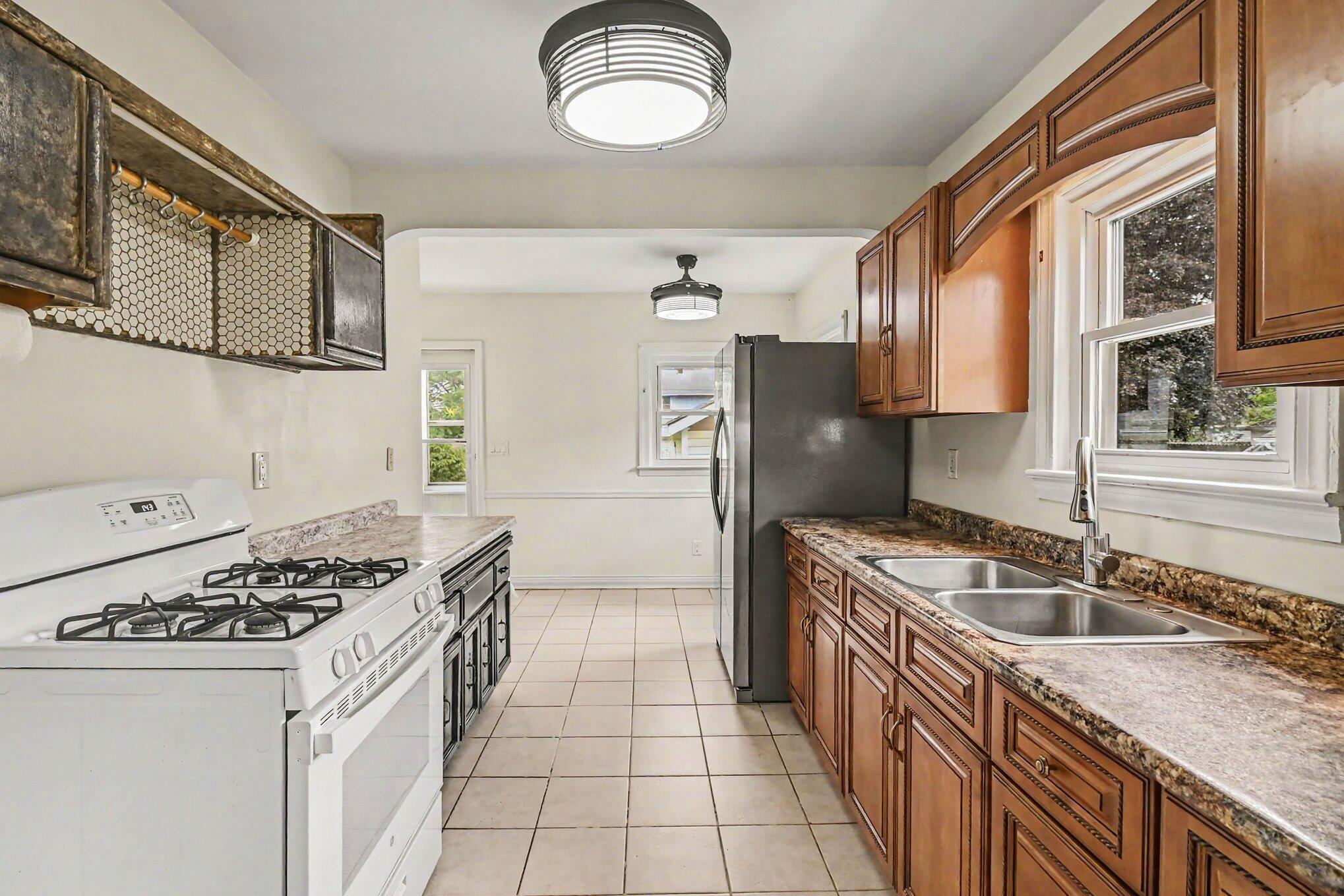 723 N Elm Avenue - Photo 4