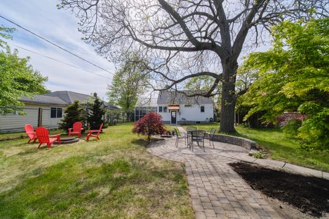 Photo of 504 N Lewis Street, Ludington, MI 49431 (MLS # 26027330)