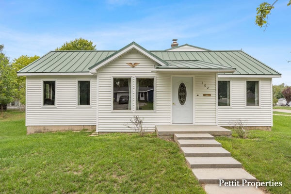 302 JOHN ST, CLARE, MI 48617 - Image da7a29d2cff194ccb8cd06ed89f92040/3912128464