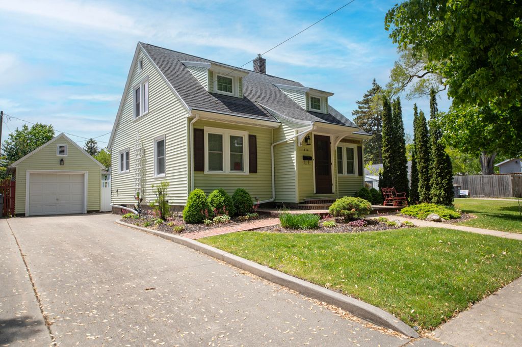 Photo of 314 Van Buren Street, South Haven, MI 49090 (MLS # 26005436)