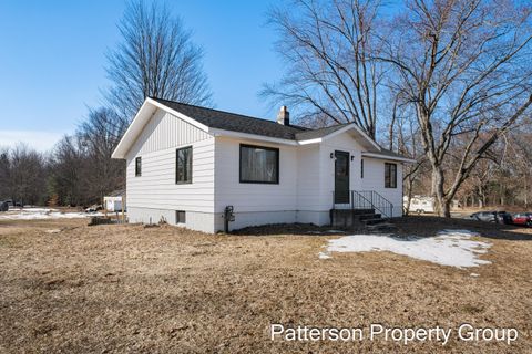 Photo of 6825 Heights Ravenna Road, Fruitport, MI 49415 (MLS # 26008564)