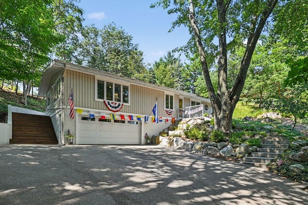 405 SLAYTON AVE, GRAND HAVEN, MI 49417 - Image dad347aa80a58761eaabb7cc6d7513ec/3514974492