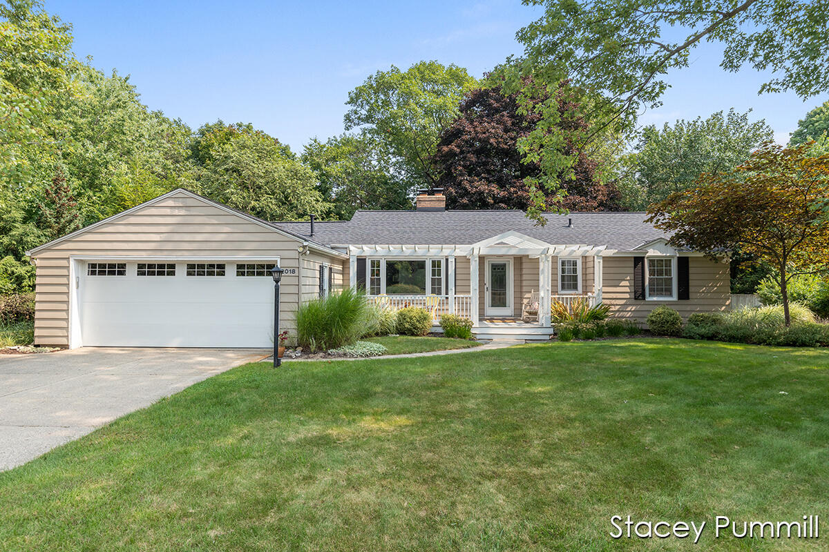 Photo 1 of 52 — 2018 Jane Court, Grand Haven, MI 49417