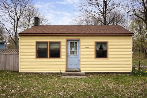 Photo of 2912 Courtlandt Avenue, Kalamazoo, MI 49004 (MLS # 26016690)