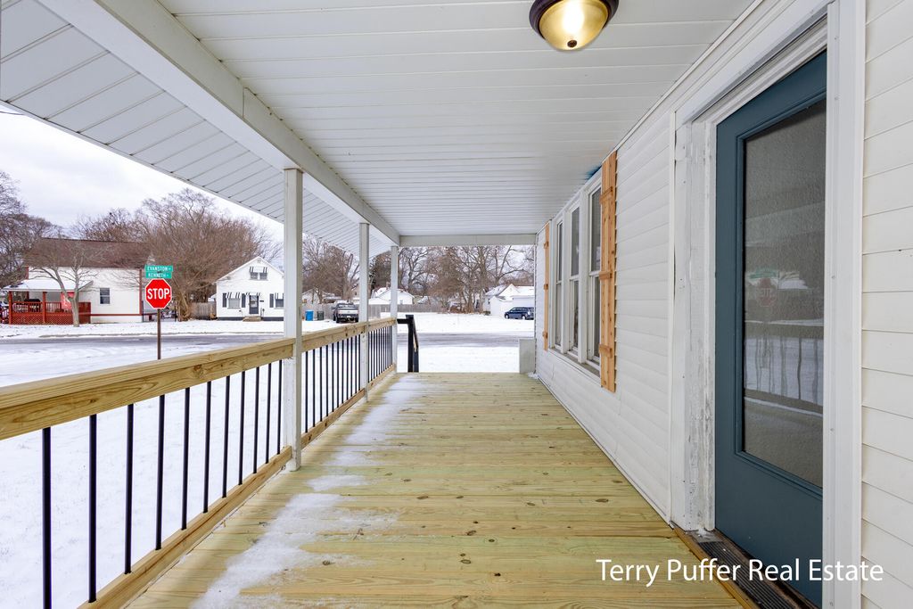 Photo of 643 Evanston Avenue, Muskegon, MI 49442 (MLS # 25060096)