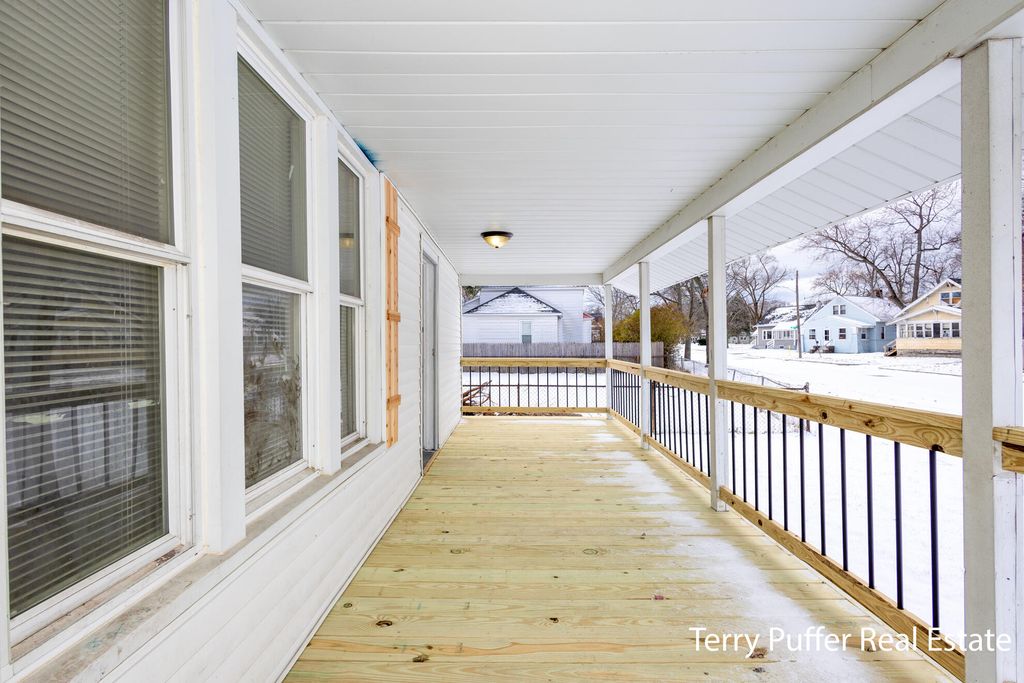 Photo of 643 Evanston Avenue, Muskegon, MI 49442 (MLS # 25060096)