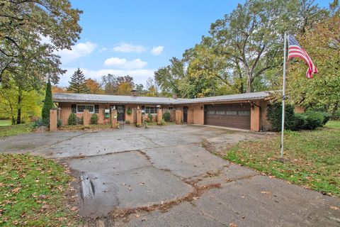 Photo of 70506 Sunrise Drive, Edwardsburg, MI 49112 (MLS # 25054580)