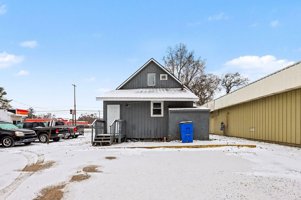 Photo of 1259 E Apple Avenue, Muskegon, MI 49442 (MLS # 26010866)