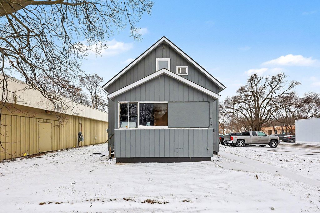 Photo of 1259 E Apple Avenue, Muskegon, MI 49442 (MLS # 26010866)