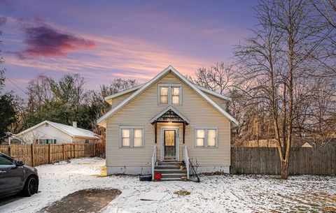 Photo of 3547 Carlton Avenue NE, Grand Rapids, MI 49525 (MLS # 26002079)