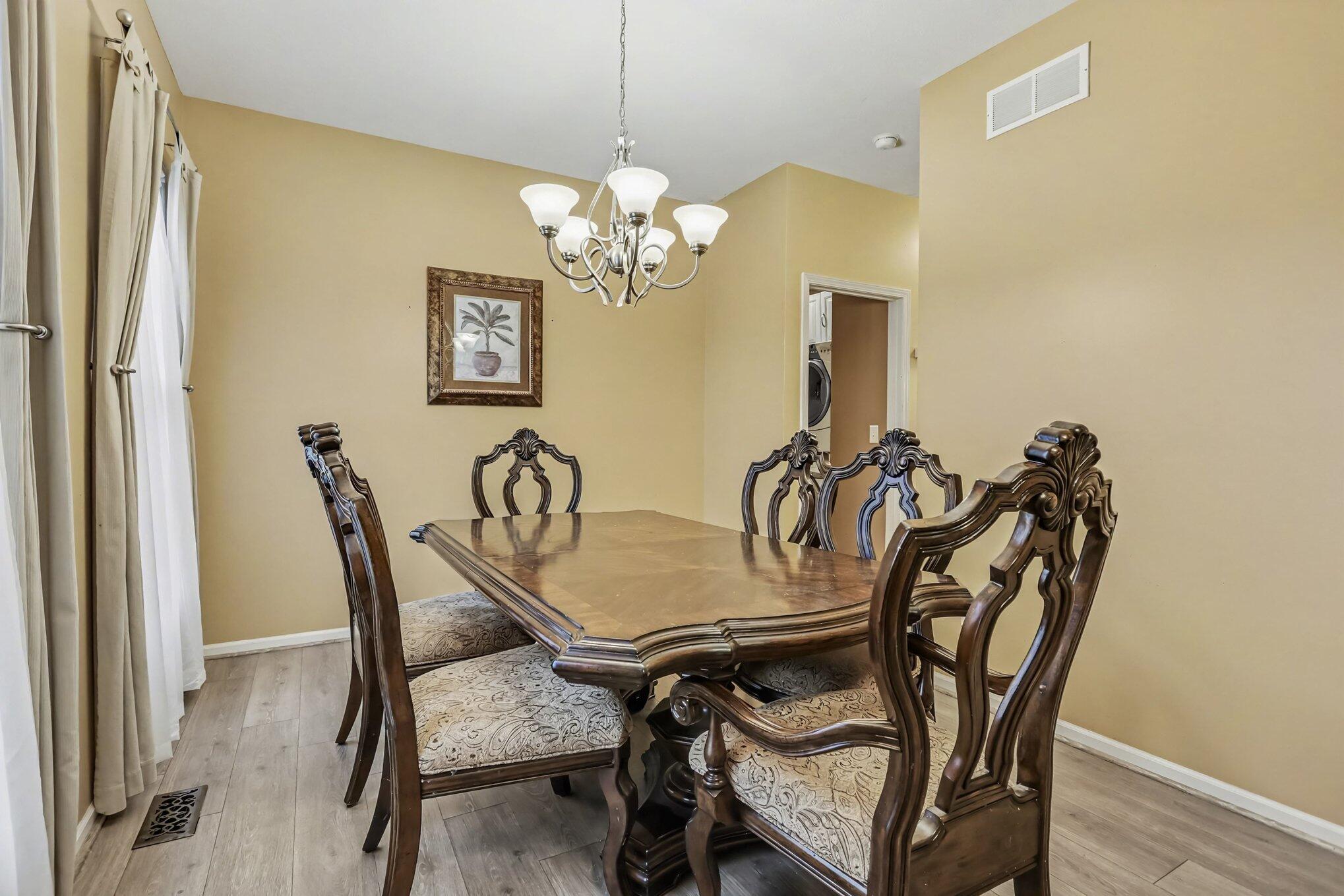 2233 Suncrest Breeze