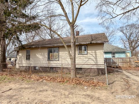 Photo of 2128 8th Street, Muskegon, MI 49444 (MLS # 26013401)