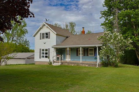 Photo of 1504 N Oceana Drive, Hart, MI 49420 (MLS # 26024270)