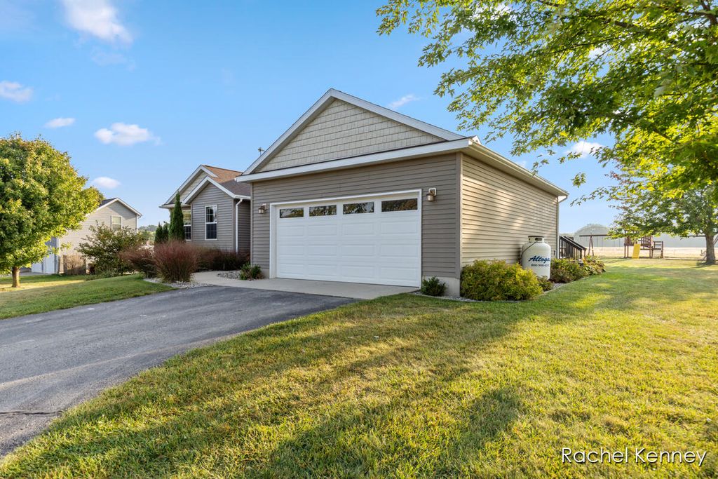 Photo of 6101 Greenbriar Drive, Lowell, MI 49331 (MLS # 25048134)