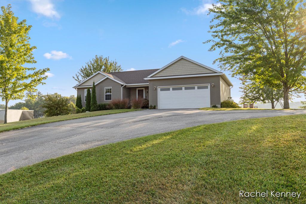 Photo of 6101 Greenbriar Drive, Lowell, MI 49331 (MLS # 25048134)