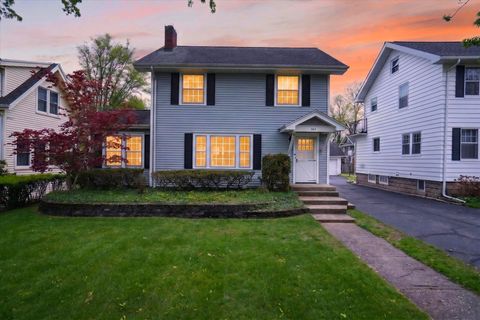 Photo of 747 Crescent Road, Jackson, MI 49203 (MLS # 26018836)