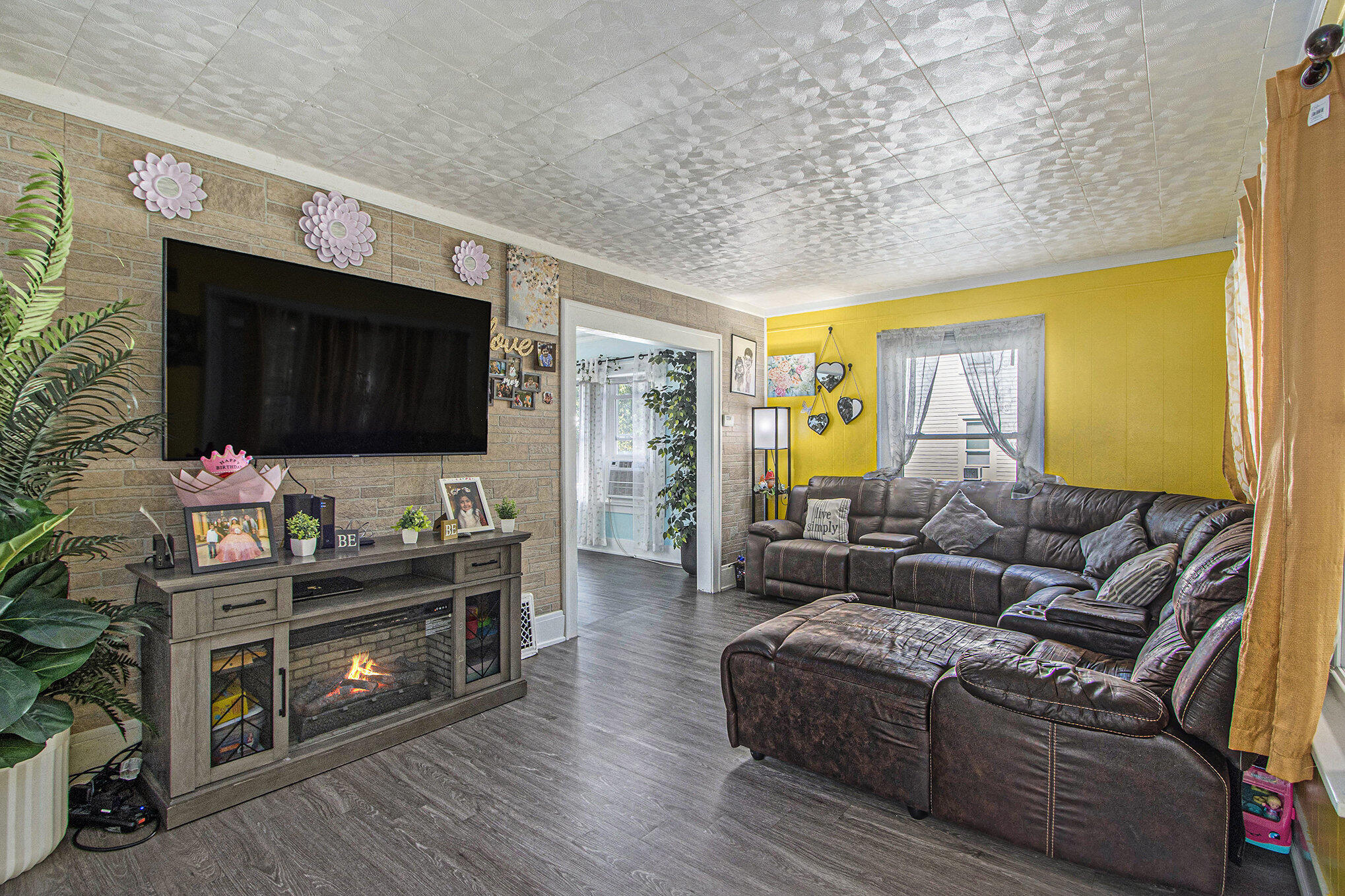 Kalamazoo, Michigan 49048, United States, 2 Bedrooms Bedrooms, ,1 BathroomBathrooms,Residential,Active,222037