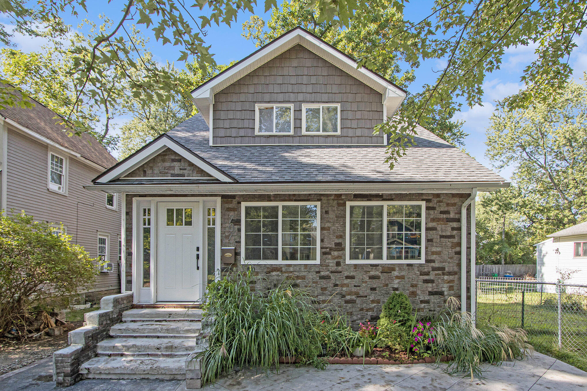 Kalamazoo, Michigan 49048, United States, 2 Bedrooms Bedrooms, ,1 BathroomBathrooms,Residential,Active,222037