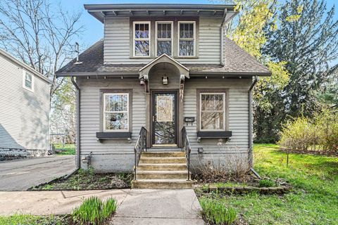 Photo of 1516 Charles Avenue, Kalamazoo, MI 49048 (MLS # 26016773)