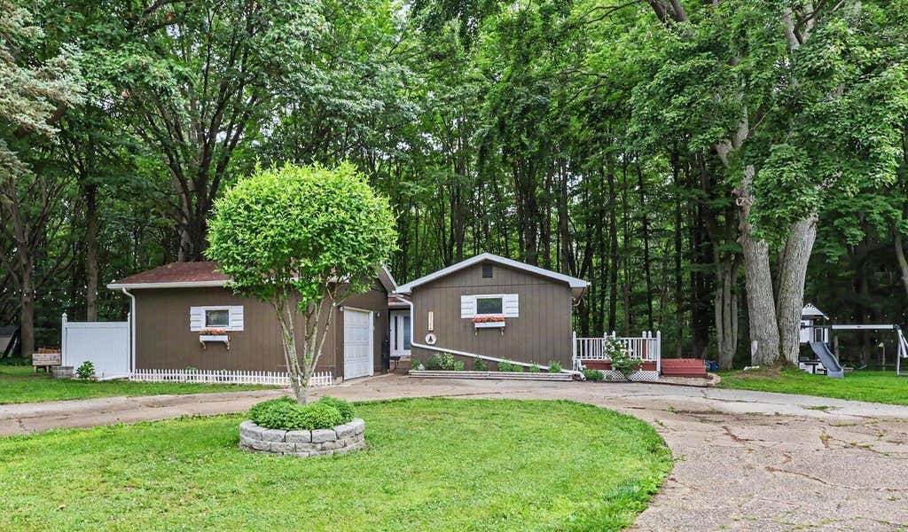 Photo of 17700 Thornapple Drive, Spring Lake, MI 49456 (MLS # 26039274)