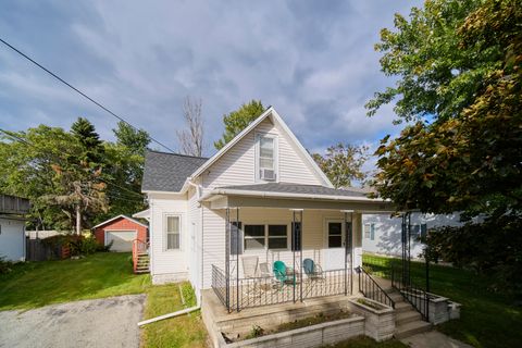 Photo of 304 1st Avenue, Manistee, MI 49660 (MLS # 25052971) Photo of 304 1st Avenue, Manistee, MI 49660 (MLS # 25052971)