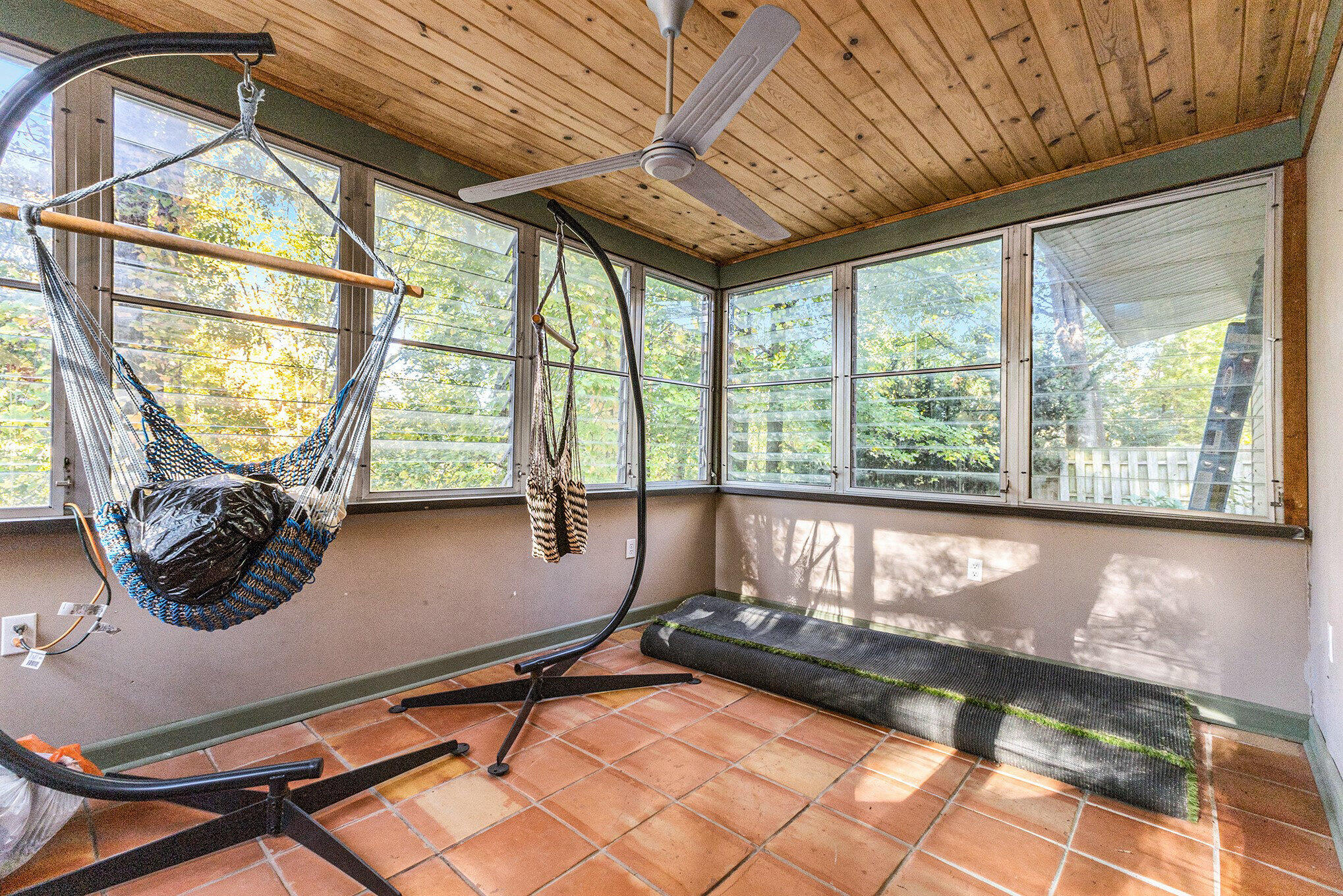 Grand Rapids, Michigan 49546, United States, 3 Bedrooms Bedrooms, ,2 BathroomsBathrooms,Residential,Active,231918