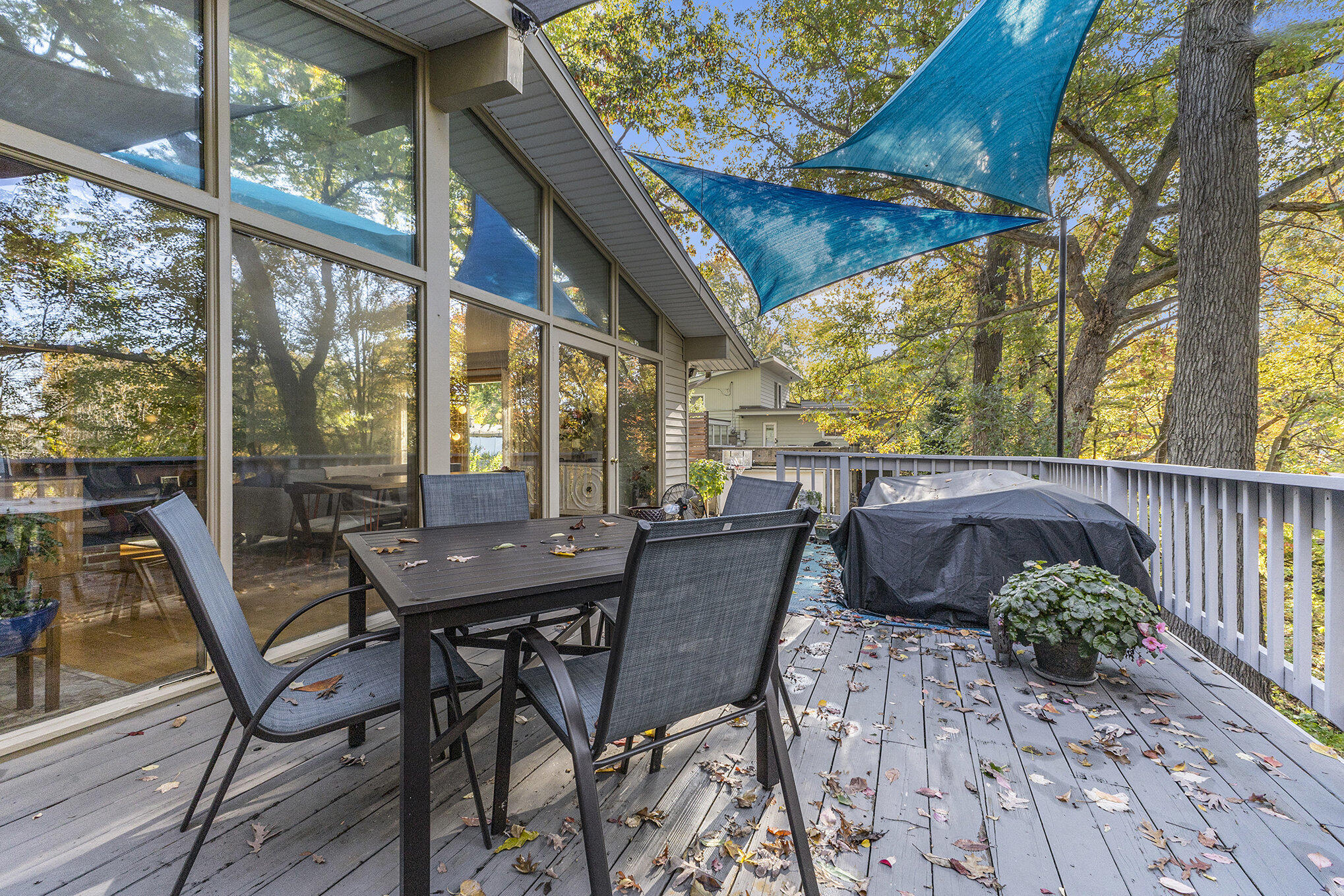 Grand Rapids, Michigan 49546, United States, 3 Bedrooms Bedrooms, ,2 BathroomsBathrooms,Residential,Active,231918