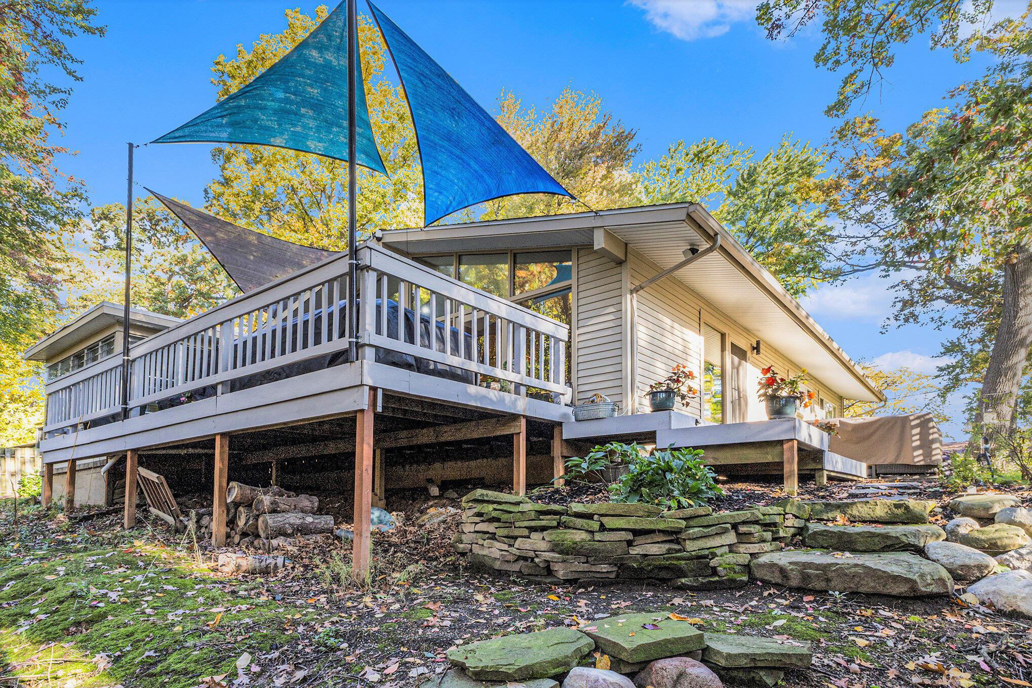 Grand Rapids, Michigan 49546, United States, 3 Bedrooms Bedrooms, ,2 BathroomsBathrooms,Residential,Active,231918