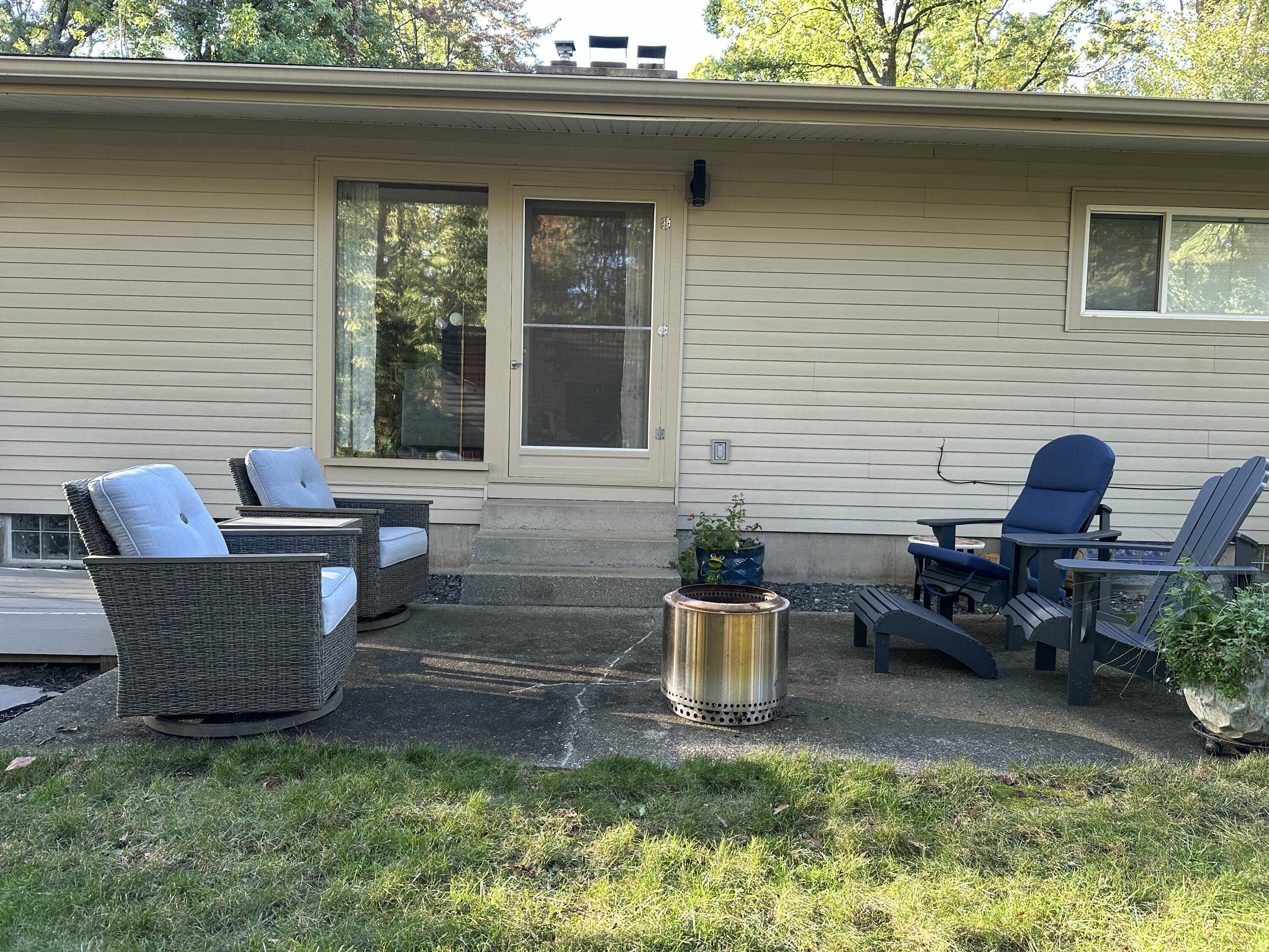 Grand Rapids, Michigan 49546, United States, 3 Bedrooms Bedrooms, ,2 BathroomsBathrooms,Residential,Active,231918