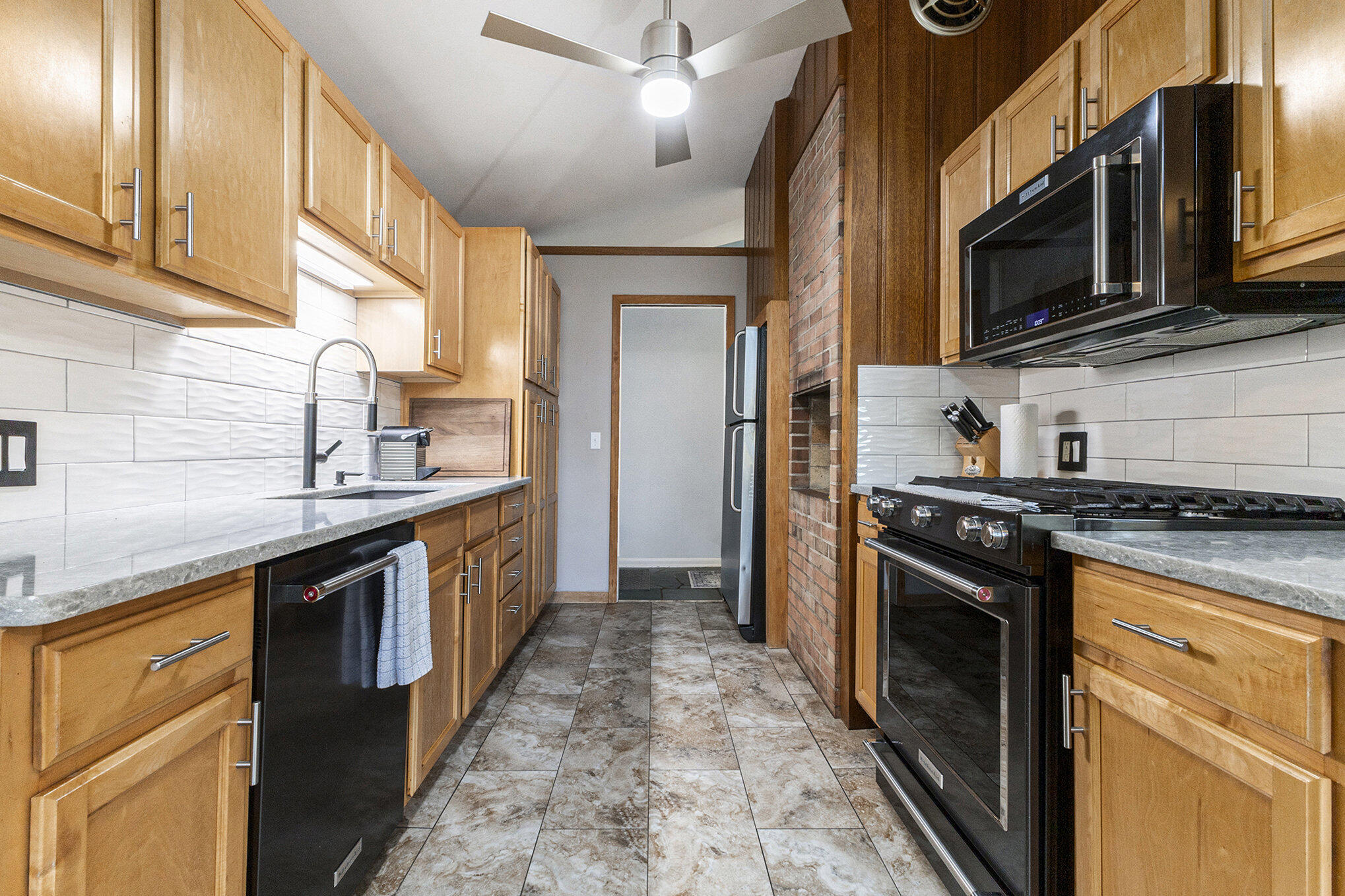 Grand Rapids, Michigan 49546, United States, 3 Bedrooms Bedrooms, ,2 BathroomsBathrooms,Residential,Active,231918