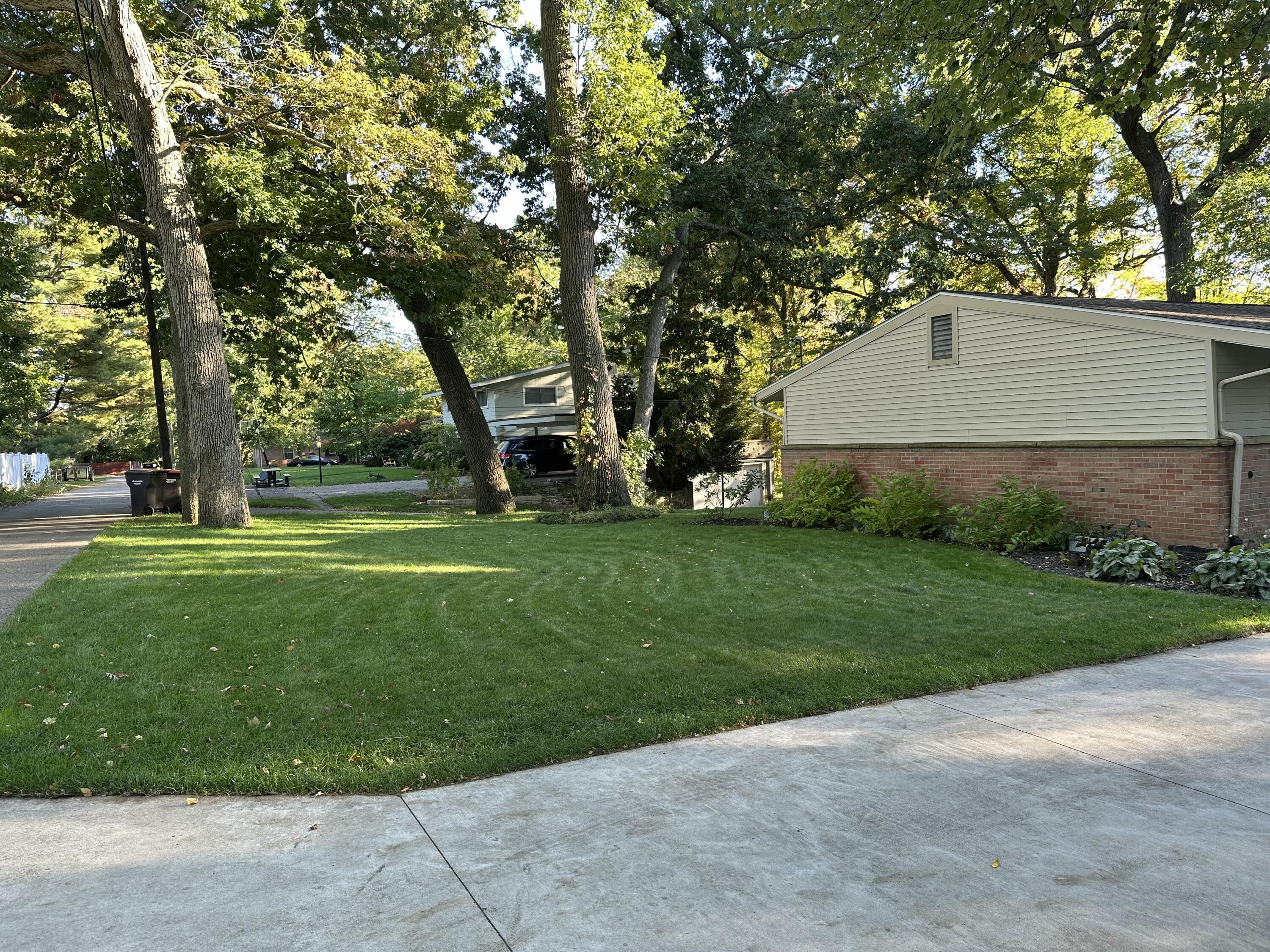 Grand Rapids, Michigan 49546, United States, 3 Bedrooms Bedrooms, ,2 BathroomsBathrooms,Residential,Active,231918