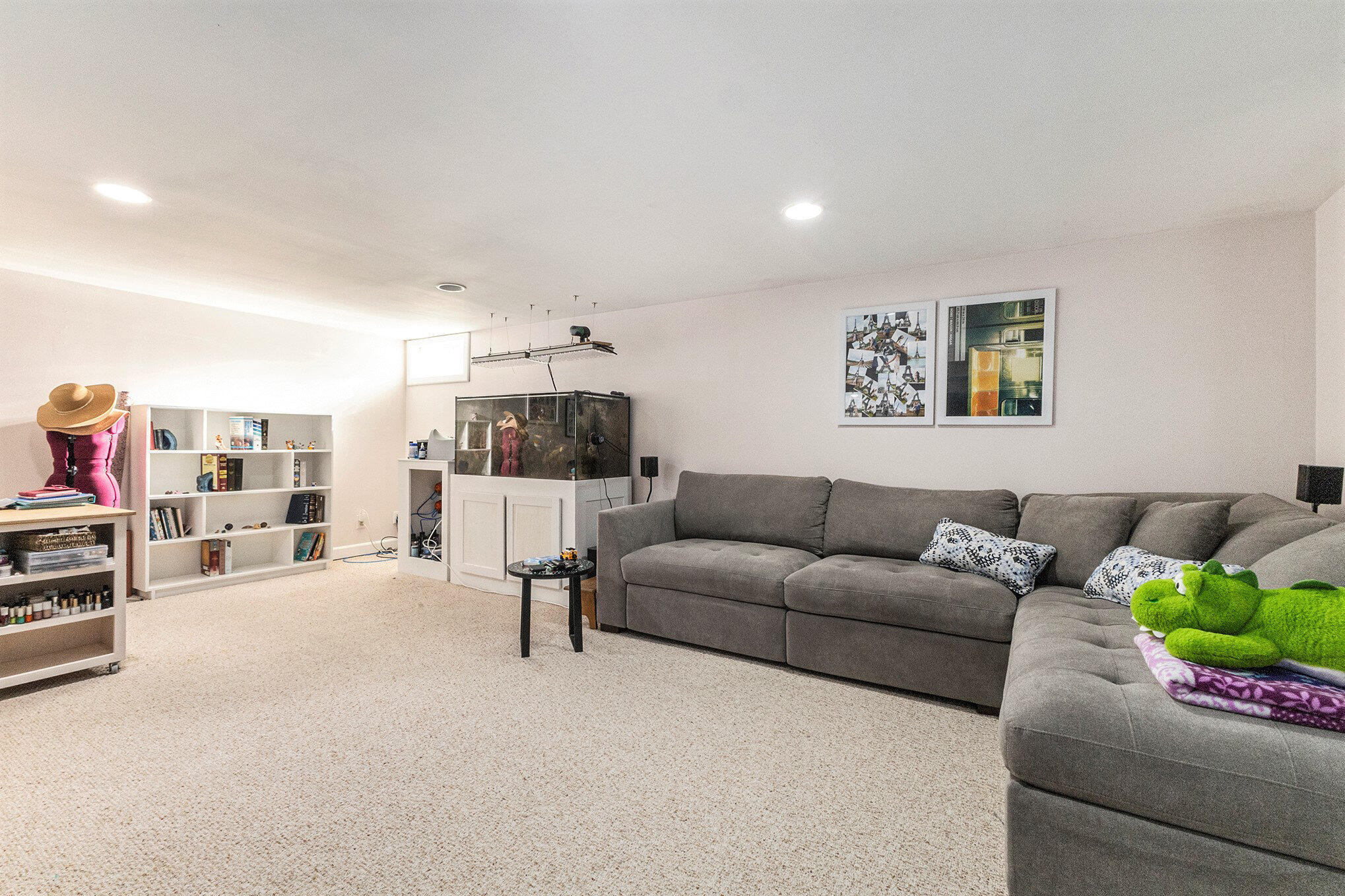 Grand Rapids, Michigan 49546, United States, 3 Bedrooms Bedrooms, ,2 BathroomsBathrooms,Residential,Active,231918