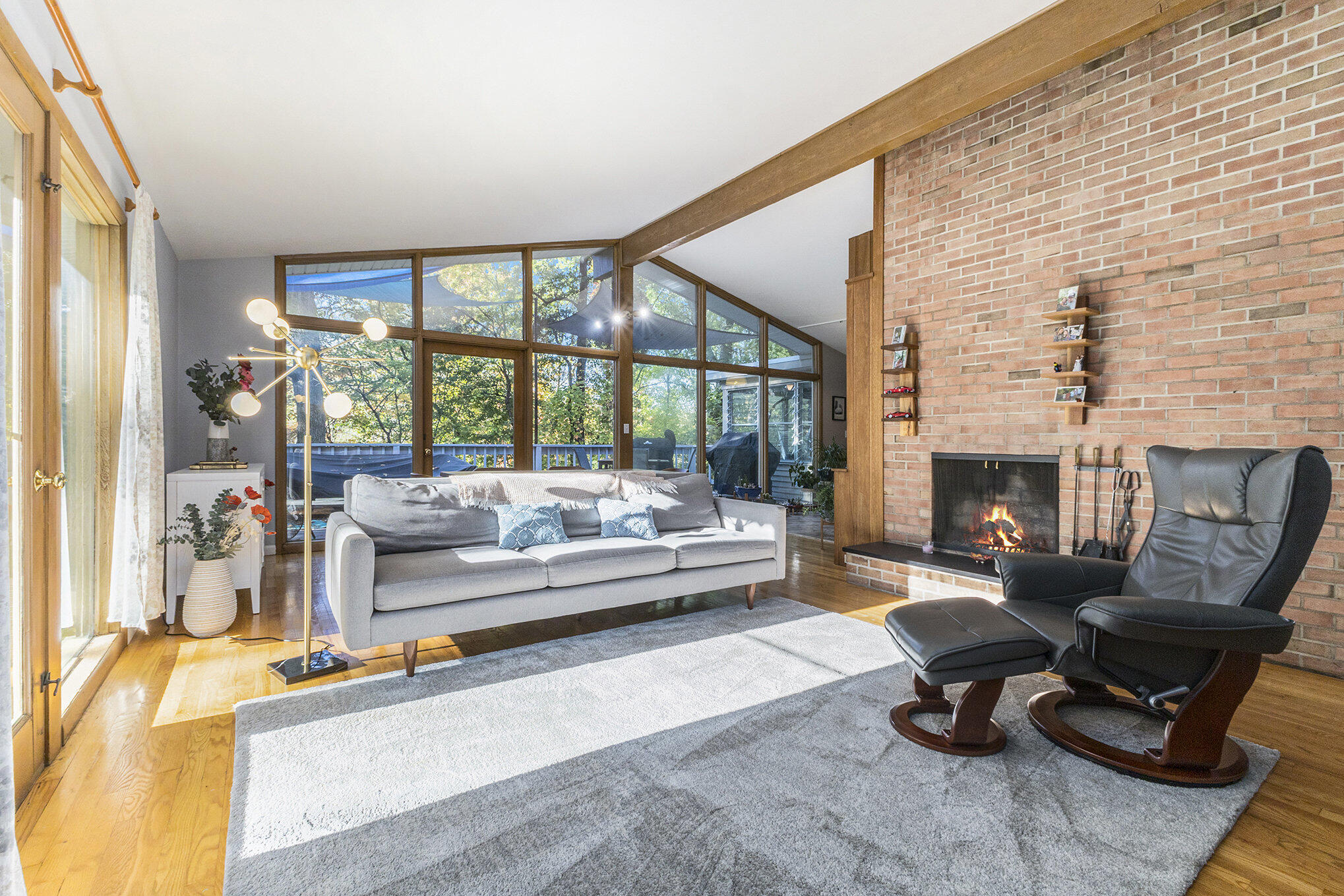 Grand Rapids, Michigan 49546, United States, 3 Bedrooms Bedrooms, ,2 BathroomsBathrooms,Residential,Active,231918