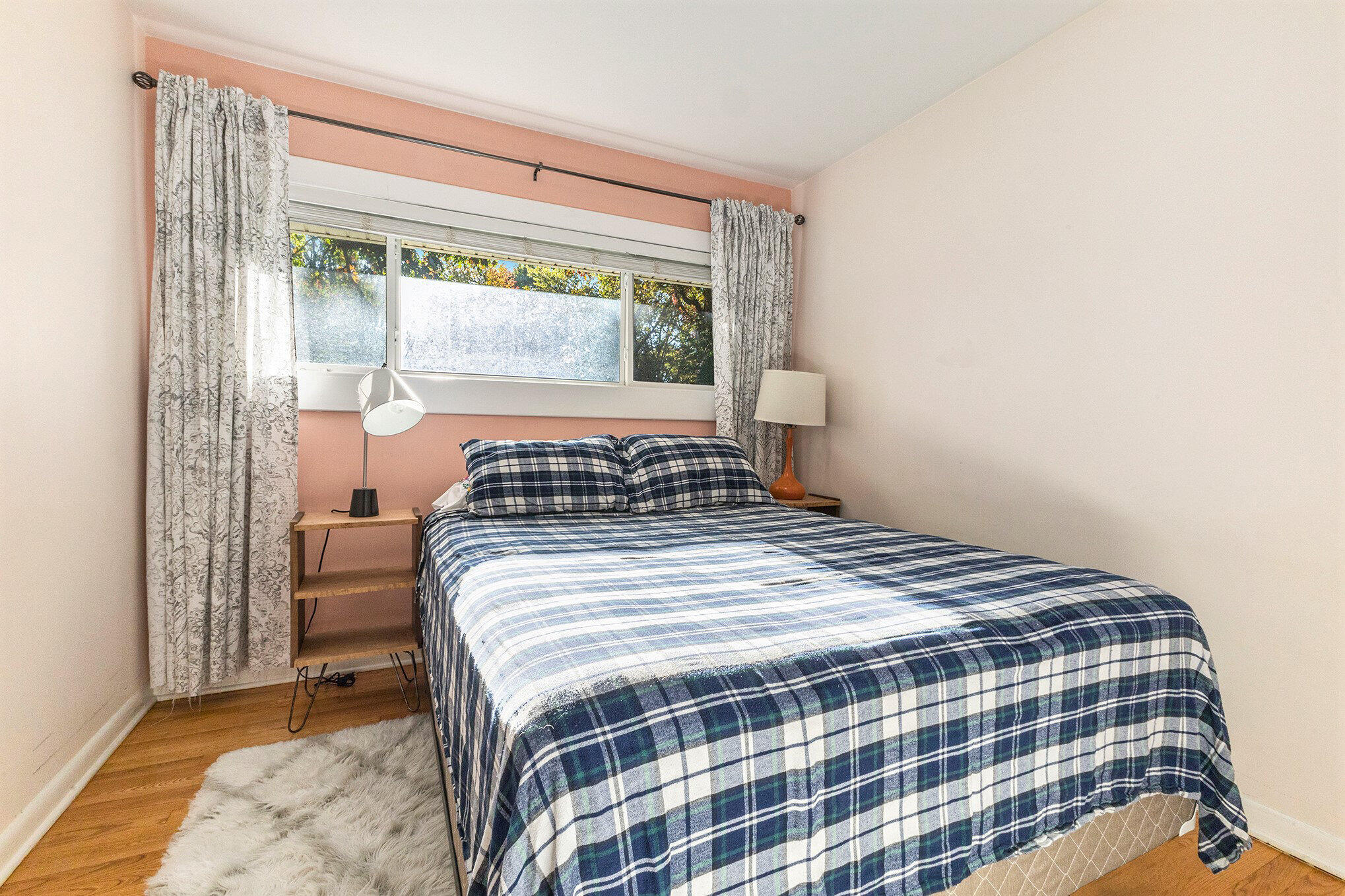 Grand Rapids, Michigan 49546, United States, 3 Bedrooms Bedrooms, ,2 BathroomsBathrooms,Residential,Active,231918