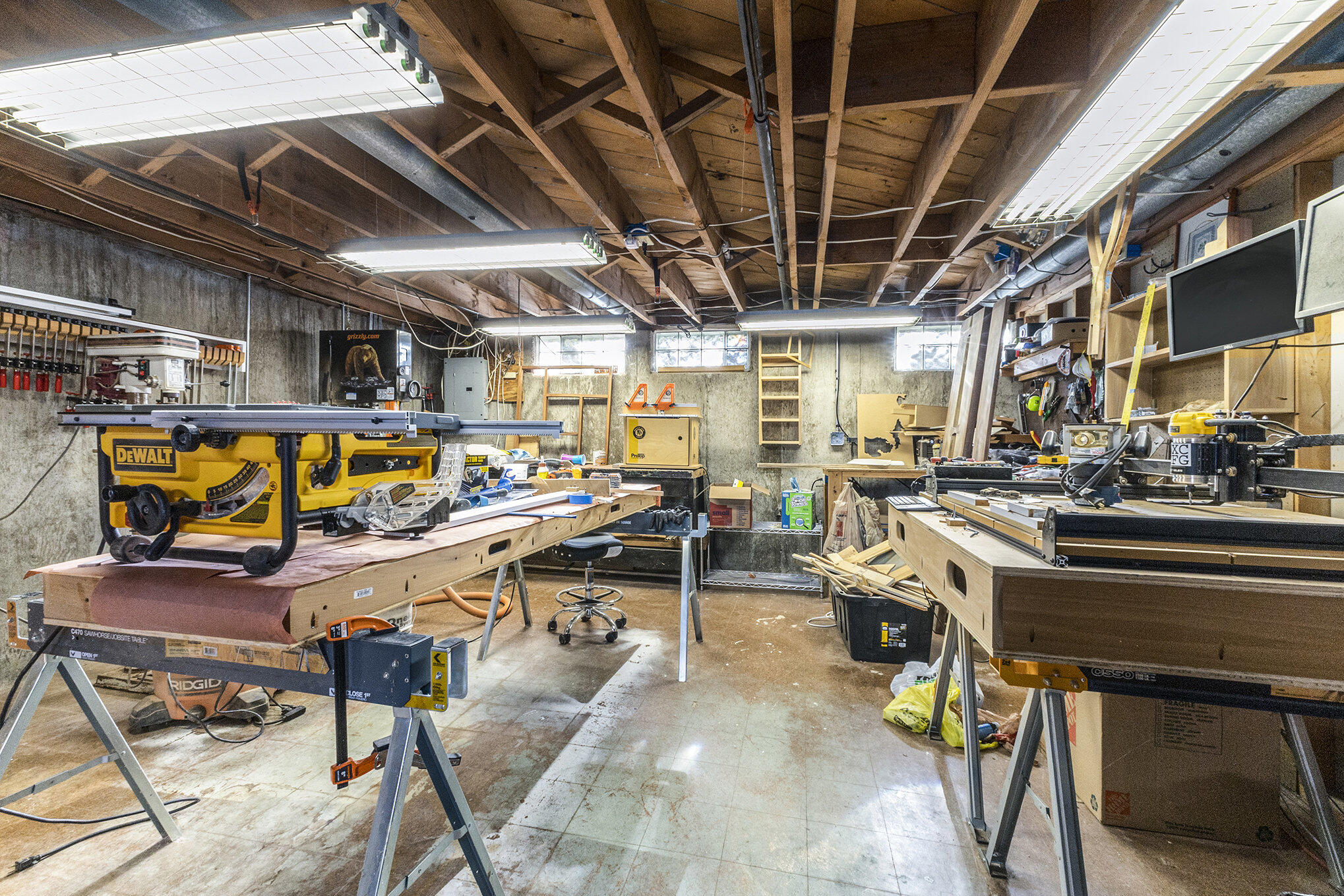 Grand Rapids, Michigan 49546, United States, 3 Bedrooms Bedrooms, ,2 BathroomsBathrooms,Residential,Active,231918