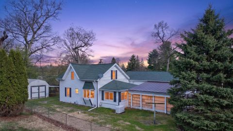 Photo of 325 Ackerson Lake Drive, Jackson, MI 49201 (MLS # 26017416)