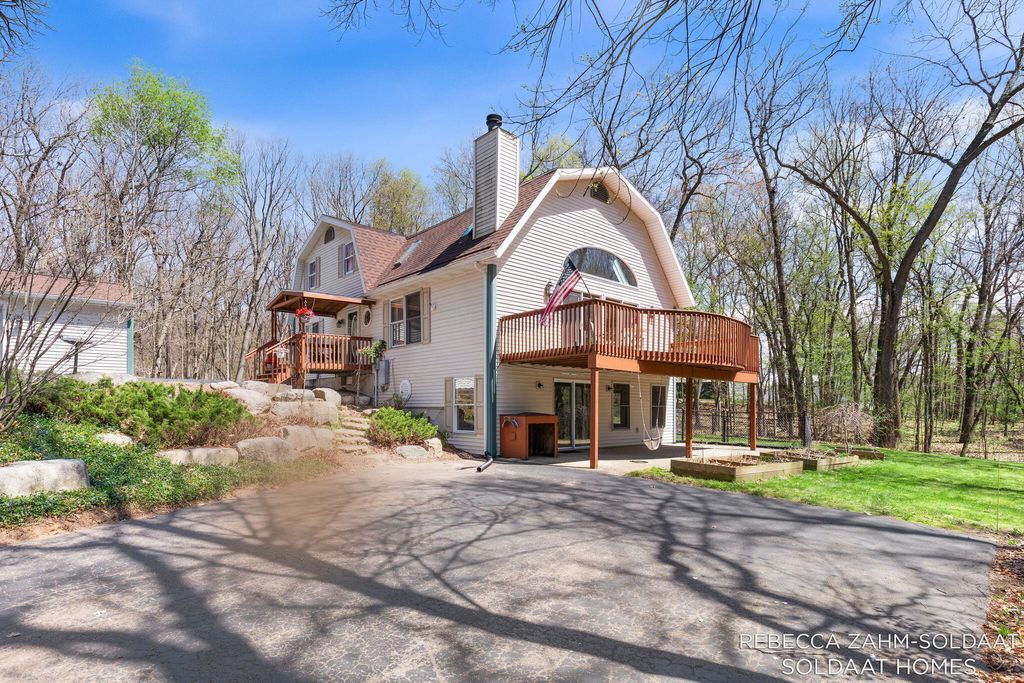 Photo of 14045 28th Street, Lowell, MI 49331 (MLS # 26018095)
