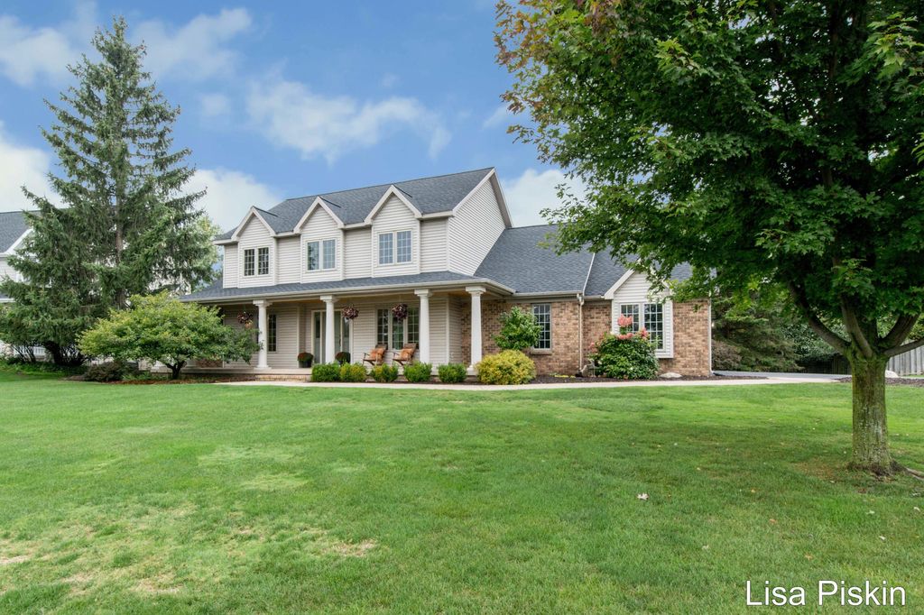 Photo of 1909 Deerfield Court SE, Grand Rapids, MI 49546 (MLS # 26005636)