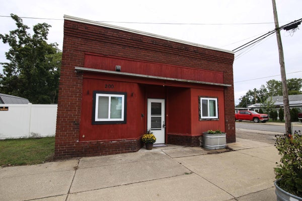 200 S KALAMAZOO ST, WHITE PIGEON, MI 49099 - Image dda166bfcece97e6c63502b2e1aa78bf/4258135351