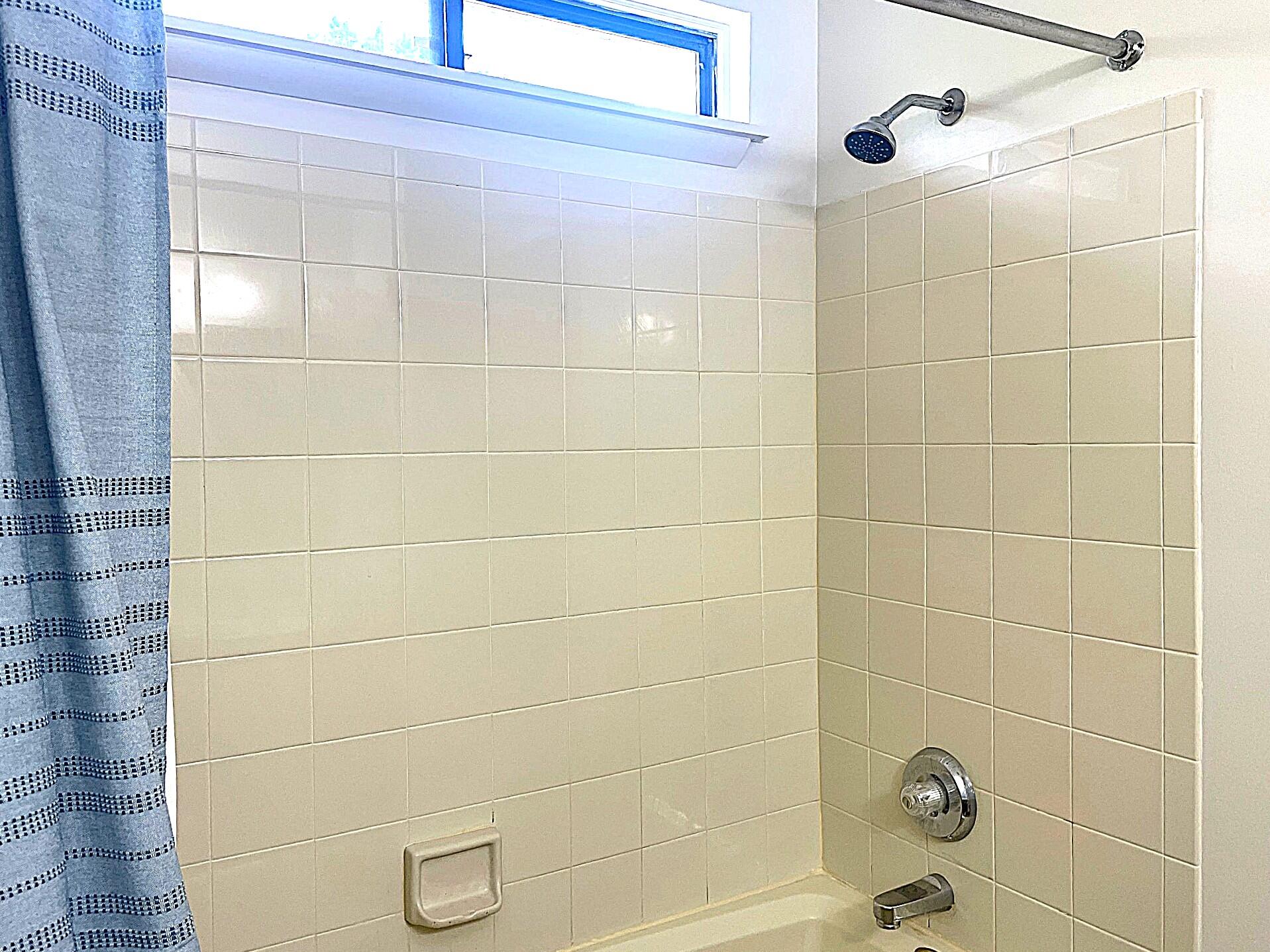 Ann Arbor, Michigan 48108, United States, 2 Bedrooms Bedrooms, ,2 BathroomsBathrooms,Residential,Contingent,189310