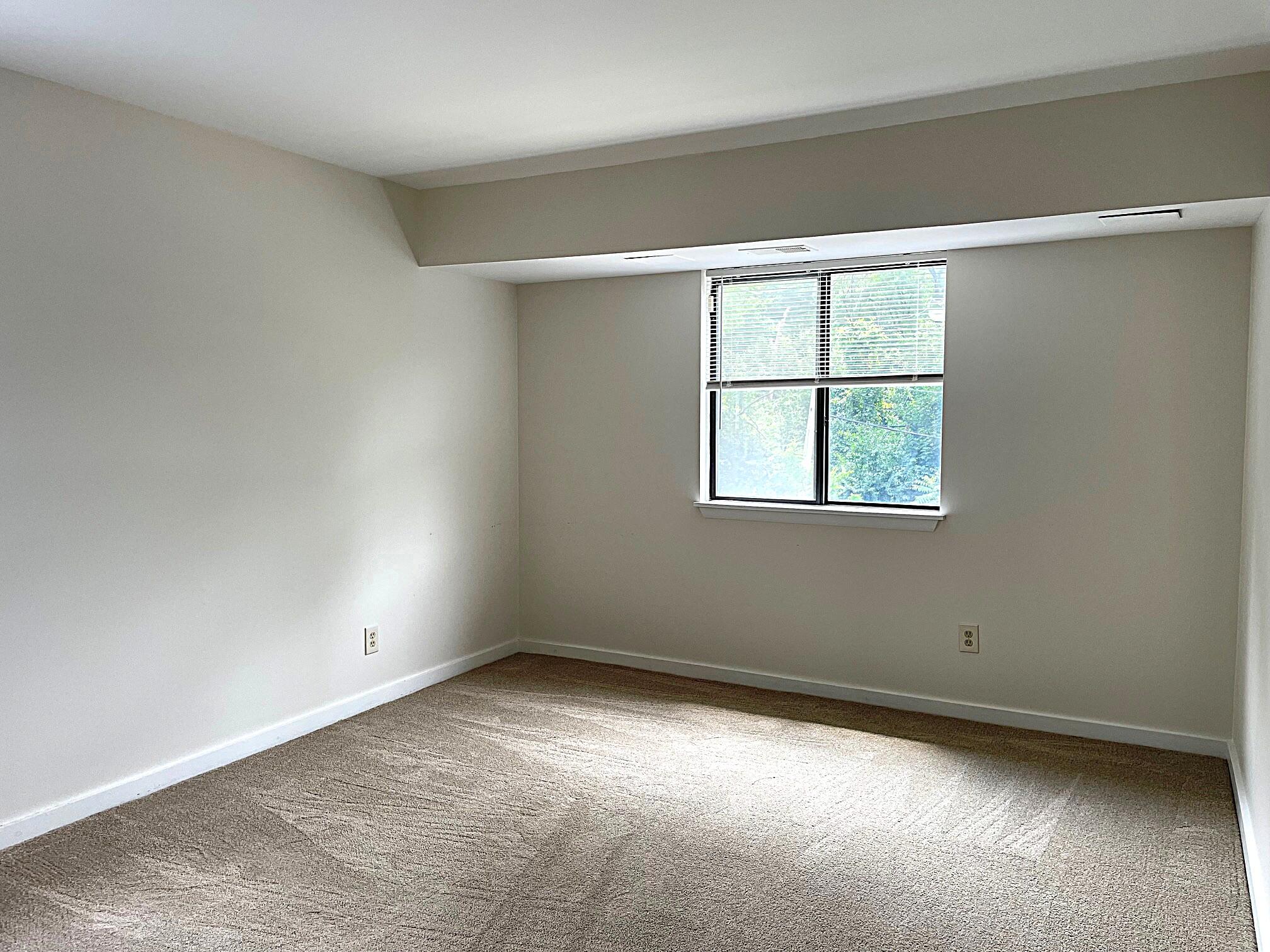 Ann Arbor, Michigan 48108, United States, 2 Bedrooms Bedrooms, ,2 BathroomsBathrooms,Residential,Contingent,189310