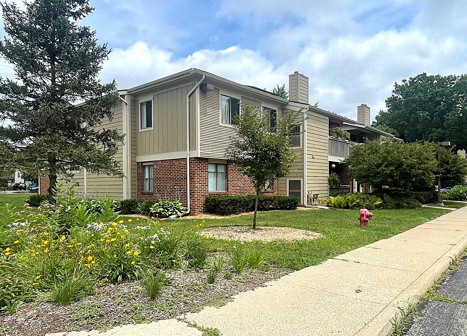 Ann Arbor, Michigan 48108, United States, 2 Bedrooms Bedrooms, ,2 BathroomsBathrooms,Residential,Contingent,189310