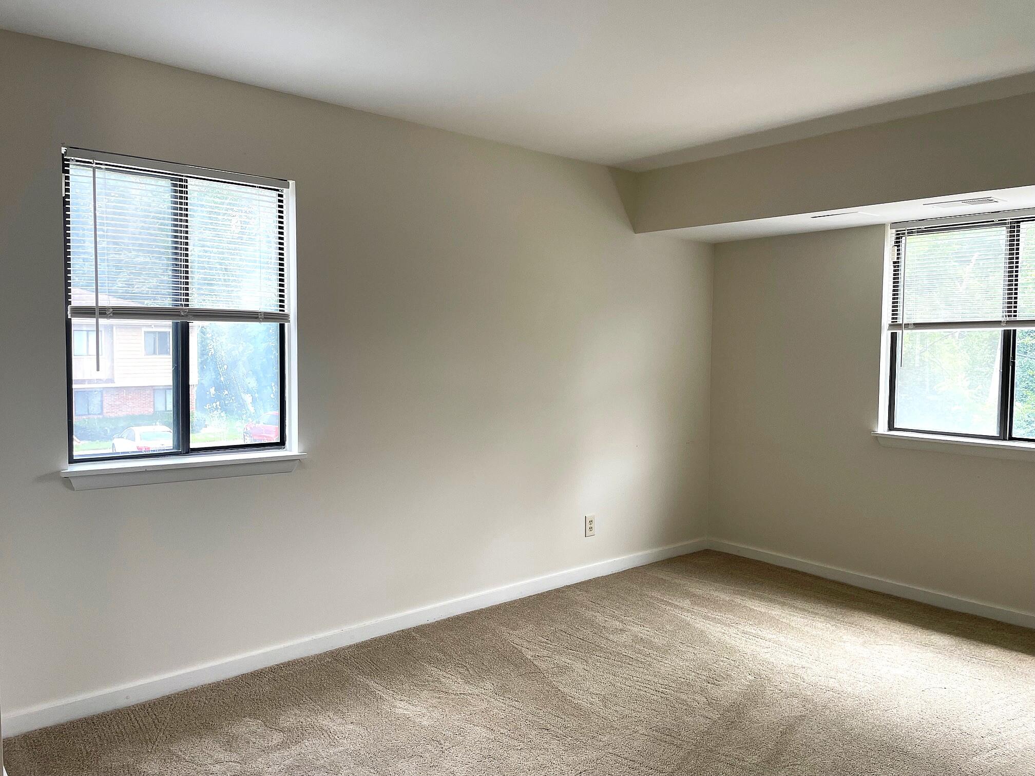 Ann Arbor, Michigan 48108, United States, 2 Bedrooms Bedrooms, ,2 BathroomsBathrooms,Residential,Contingent,189310