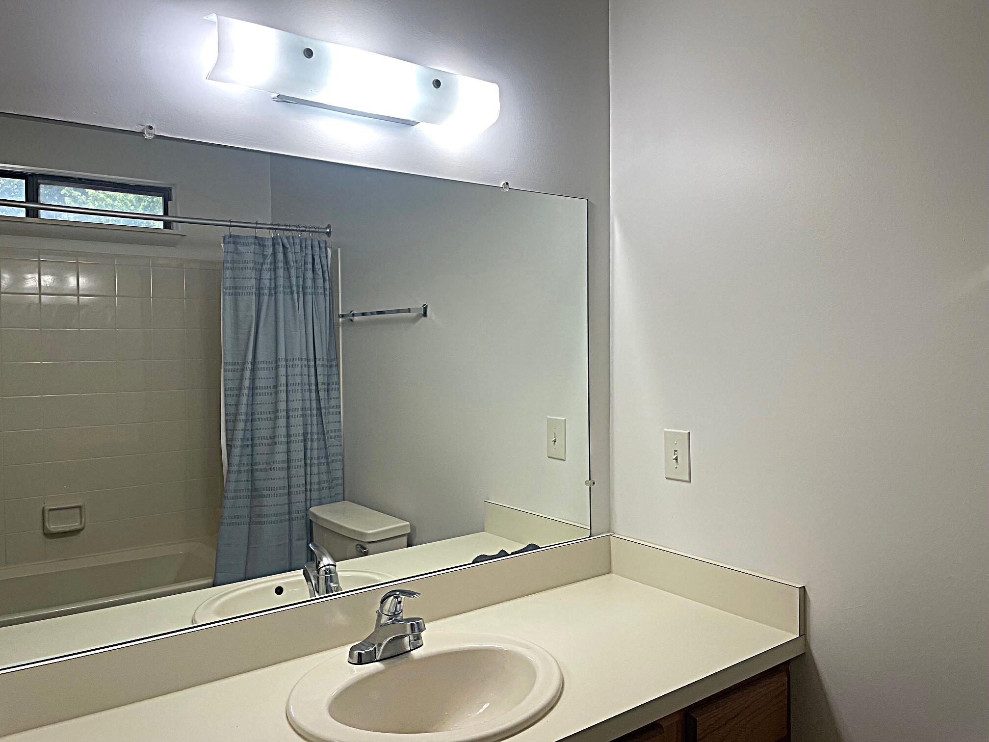 Ann Arbor, Michigan 48108, United States, 2 Bedrooms Bedrooms, ,2 BathroomsBathrooms,Residential,Contingent,189310