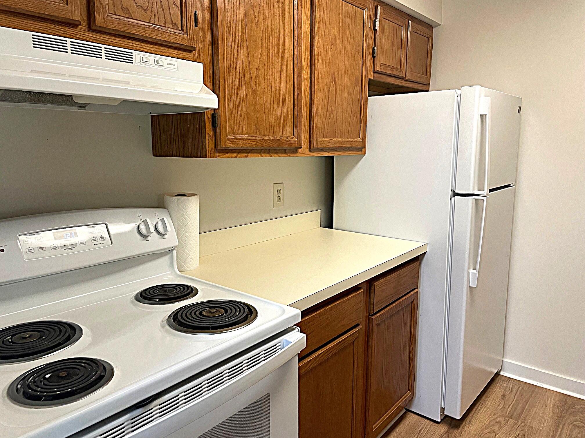 Ann Arbor, Michigan 48108, United States, 2 Bedrooms Bedrooms, ,2 BathroomsBathrooms,Residential,Contingent,189310